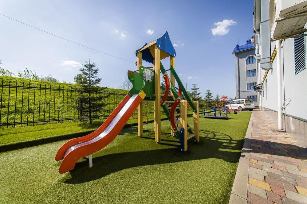 Maria Garden Hotel & Restaurant Iwano-Frankiwsk Exterior foto